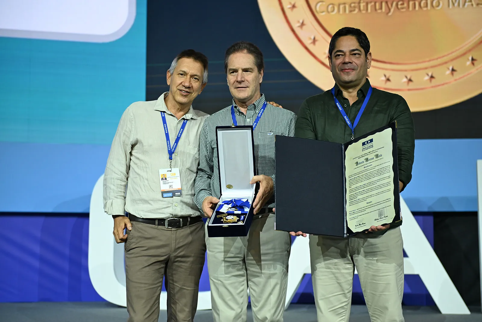 Camacol otorga Presea de Oro a Roberto Moreno