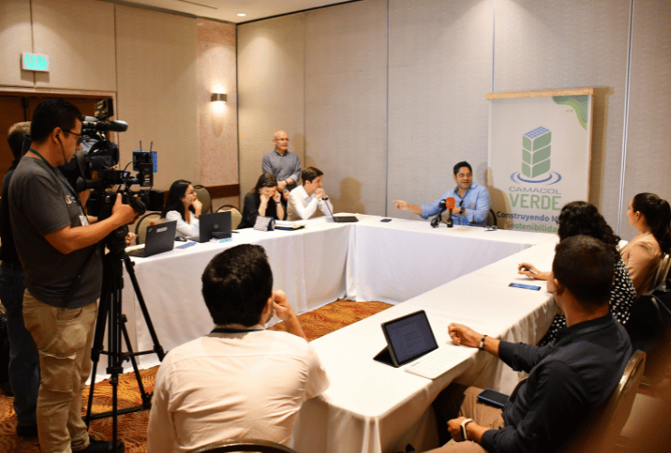 Rueda de prensa con el presidente ejecutivo de Camacol, Guillermo Herrera