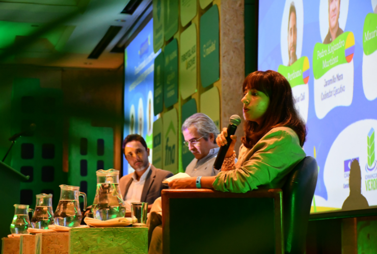 Julián Perdono, gerente general de Constructora Bolívar en Cali; Pedro Martínez, director de Jaramillo Mora y Andrea Mejía de Circulatam